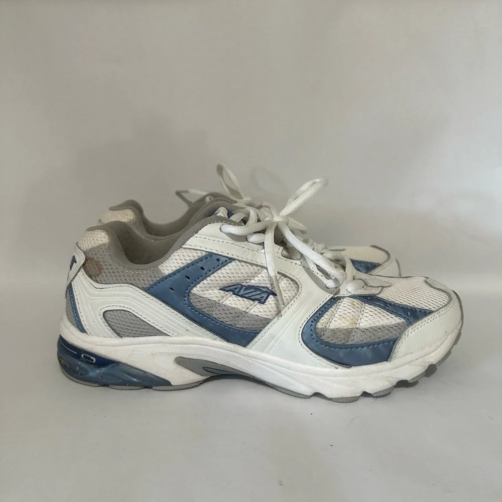 Avia White and Blue Sneakers Retro Comfort